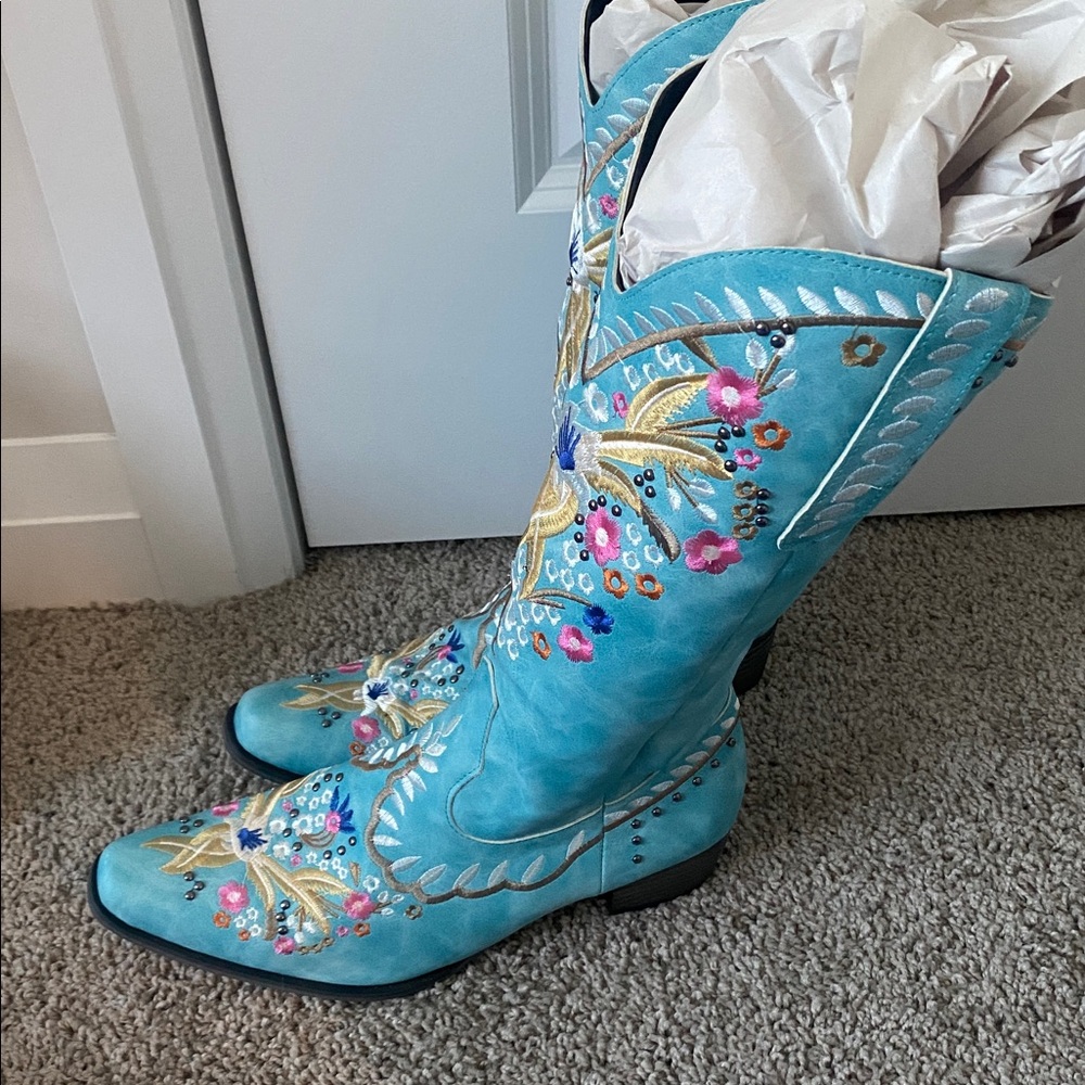 Embroidered Turquoise Western Boots - Picture 6 of 9